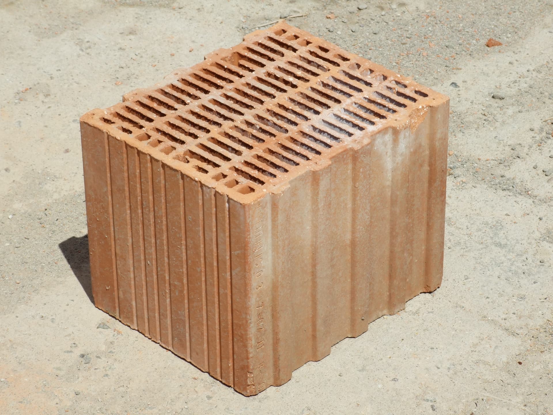 Blocco forato in laterizio 25x20x20